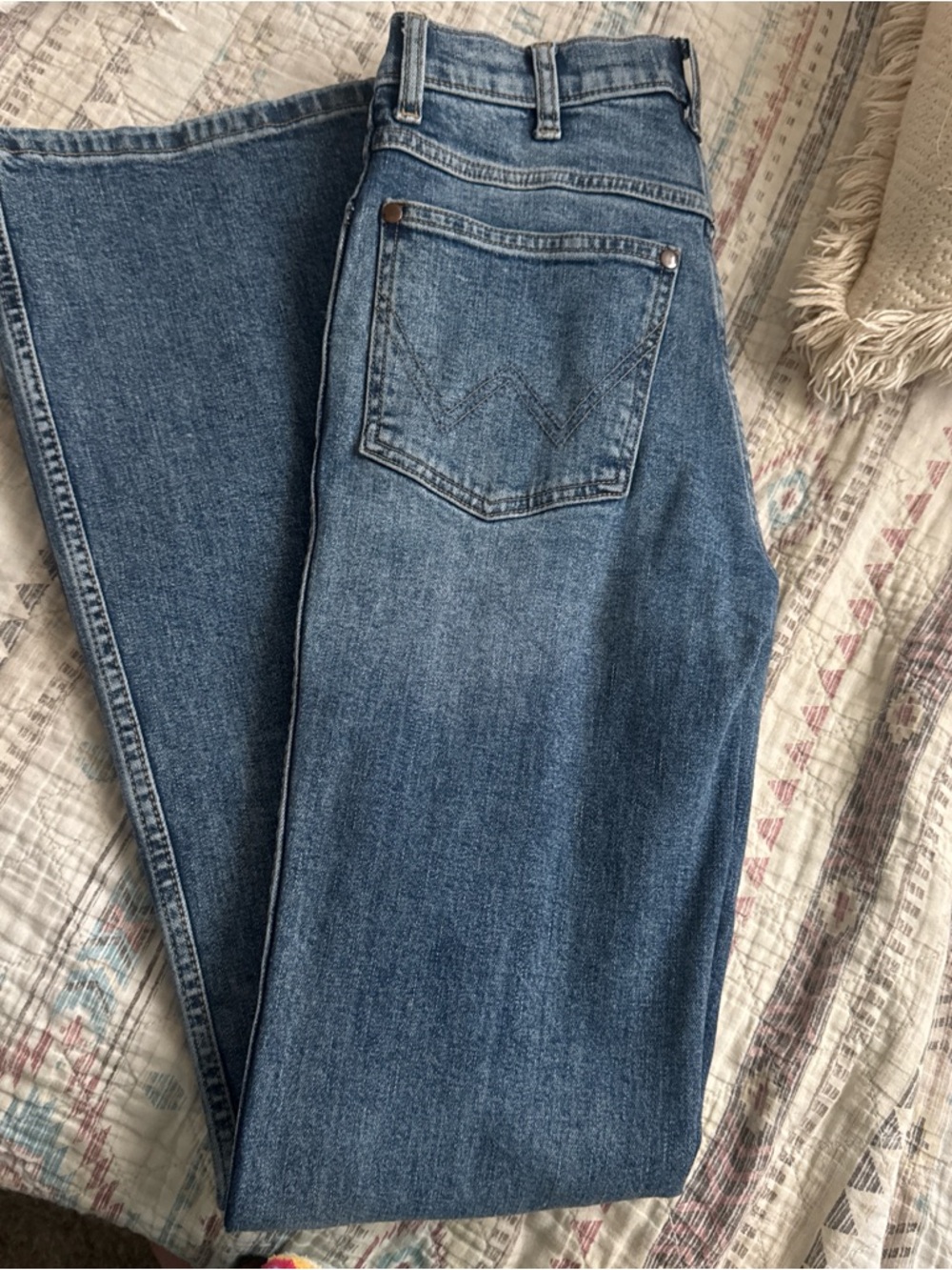 Wrangler Straight-Leg Women's Jeans in Medium Blue